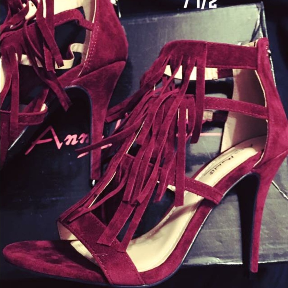 ⬇️🆕High heels size 7.5
